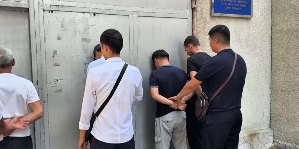 Сотрудники полиции задержали квартирных воров, похитивших драгоценностей на 20 млн тенге