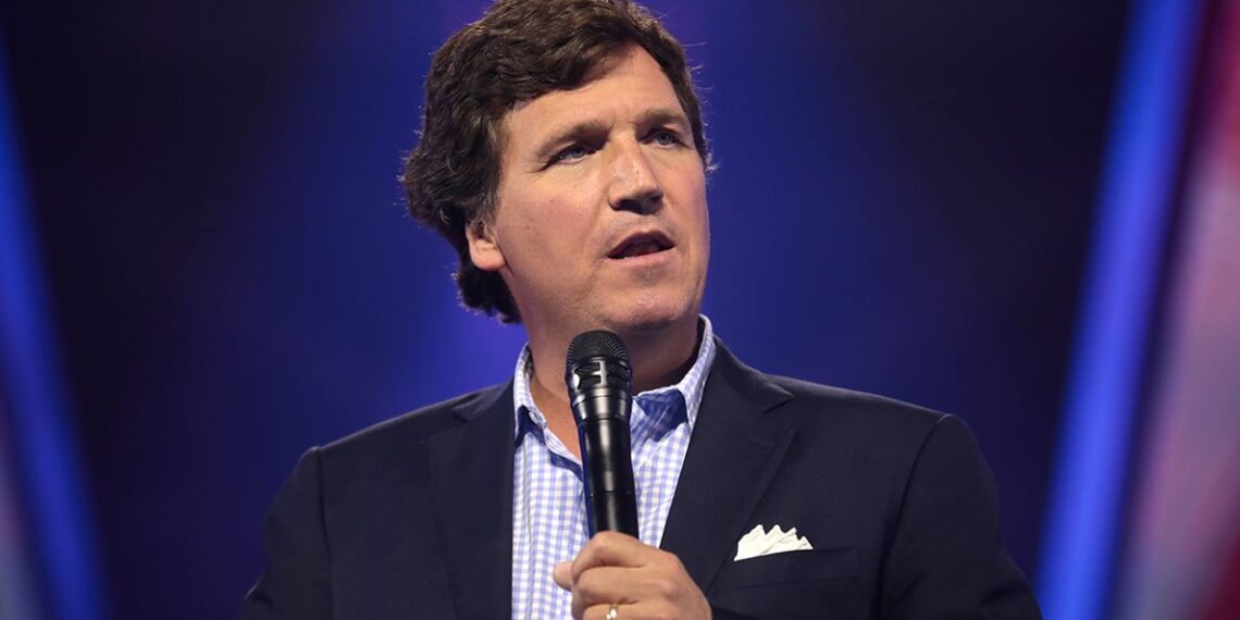 Карлсон призвал лишать гражданства США воюющих за Украину и Израиль