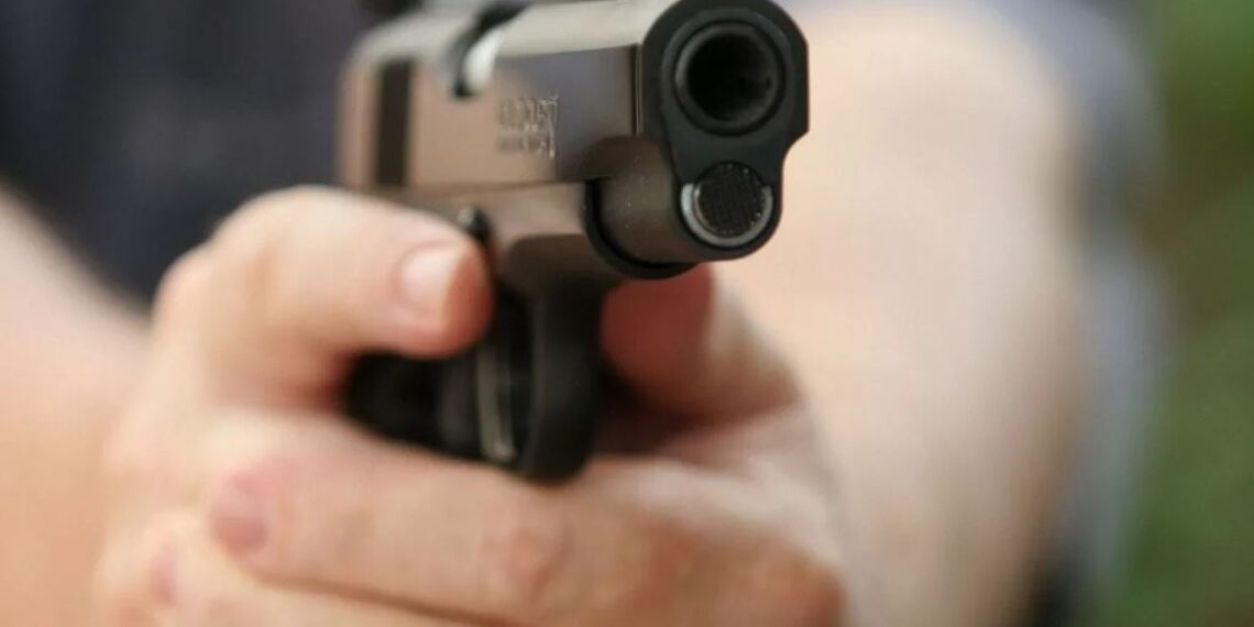 В Жамбылской области ранен фельдшер — в него выстрелили из травмата