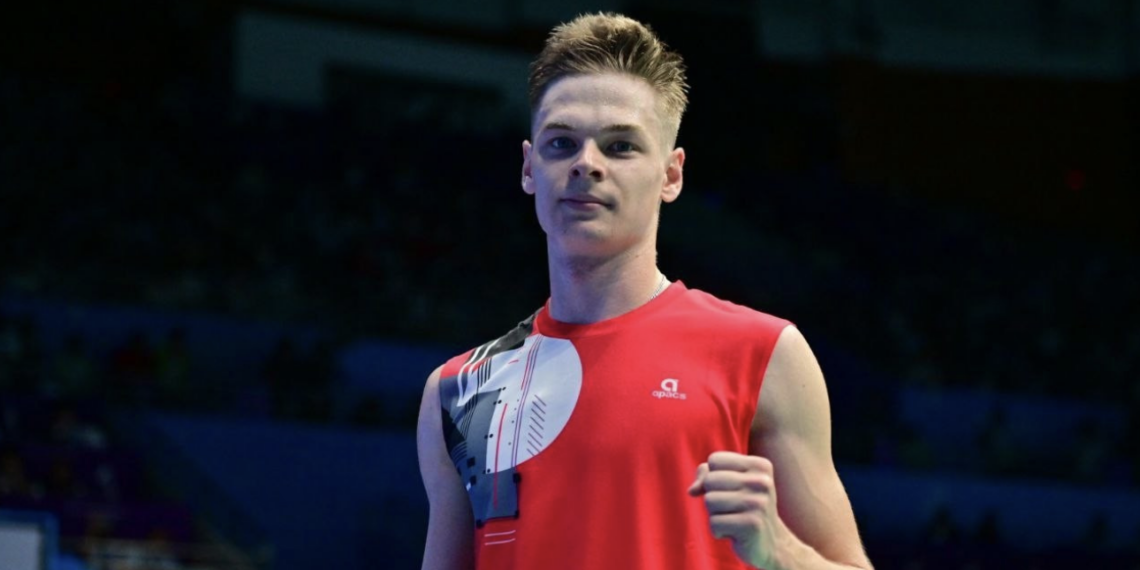 Дмитрий Панарин удостоился серебряной медали на турнире по бадминтону в Камеруне