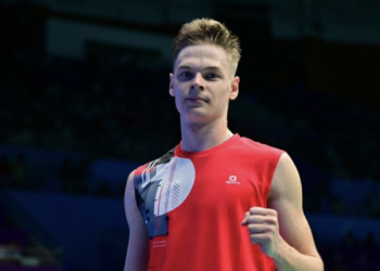 Дмитрий Панарин удостоился серебряной медали на турнире по бадминтону в Камеруне