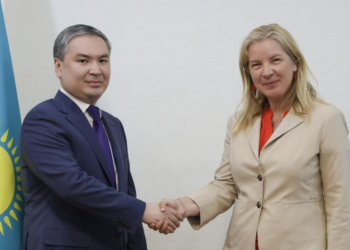 Министр промышленности и строительства РК встретился с послом ЕС в Казахстане