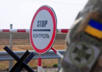 Украинцы в возрасте от 18 до 22 лет начали покидать страну после недавнего постановления