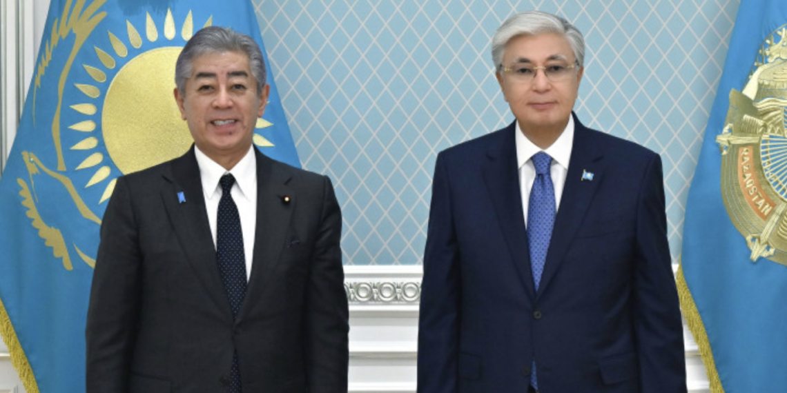 Президент Казахстана провел встречу с главой МИД Японии