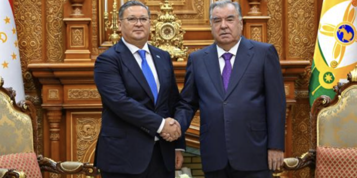 В Душанбе состоялась встреча президента Таджикистана с главой МИД Казахстана