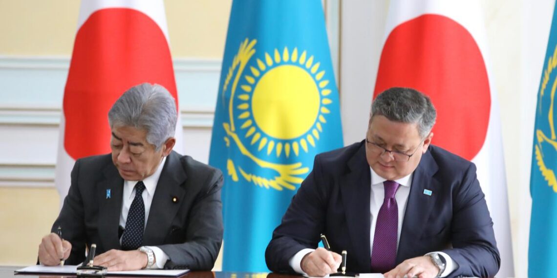 В Астане состоялась встреча глав МИД Казахстана и Японии
