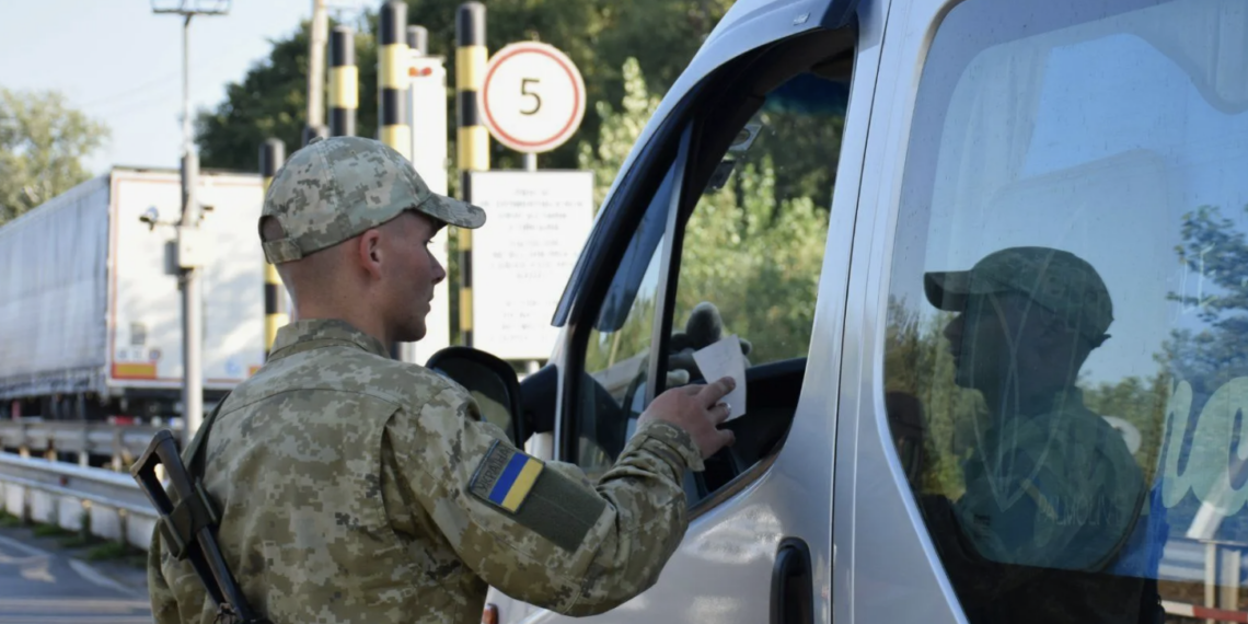 На Украине разрешили выезд за границу мужчинам в возрасте от 18 до 22 лет