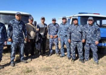 Полицейские спасли двух мужчин, заблудившихся в степи в области Улытау