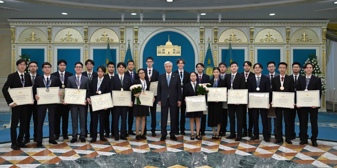 Токаев встретился с победителями и призерами международных олимпиад