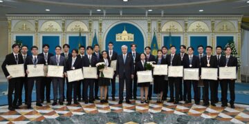 Токаев встретился с победителями и призерами международных олимпиад