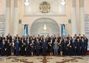 Касым-Жомарт Токаев наградил работников транспортной сферы