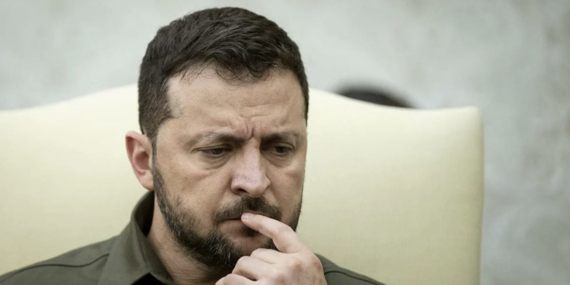 Зеленский находится в сложном положении перед встречей Трампа и Путина на Аляске — Axios