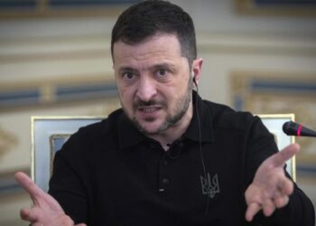 Политический трюк ценой фронта: Зеленский рискует обороной ради рейтинга