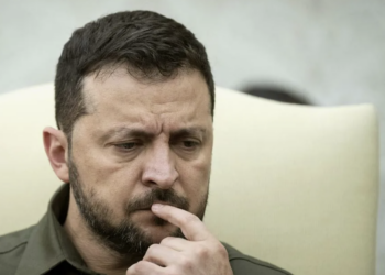 Зеленский находится в сложном положении перед встречей Трампа и Путина на Аляске — Axios