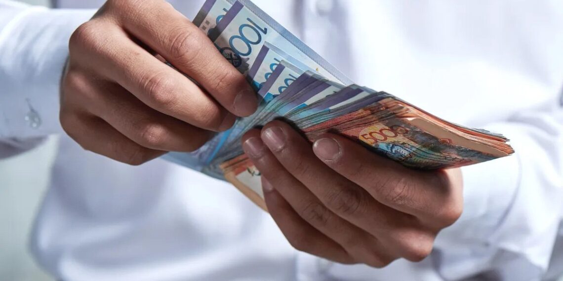 Зарплаты в Казахстане: где и в каких отраслях платят больше всего