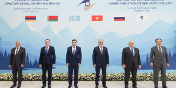 Олжас Бектенов принял участие в заседании ЕМПС в узком формате в Чолпон-Ате