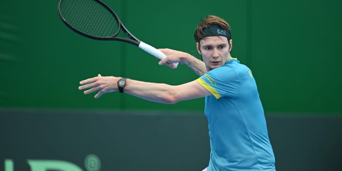 Теннисист Александр Бублик вышел в полуфинал турнира в Китае