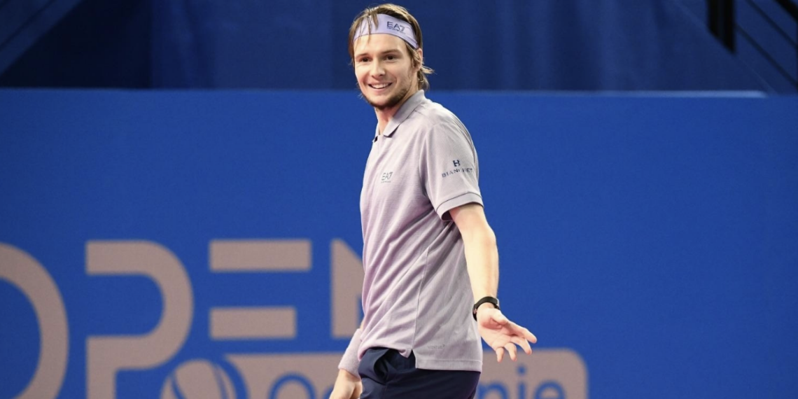 Александр Бублик пробился в финал теннисного турнира в Китае