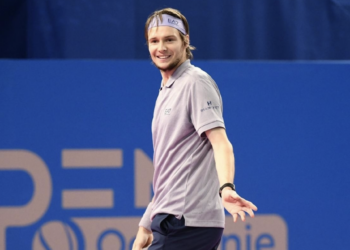 Александр Бублик пробился в финал теннисного турнира в Китае