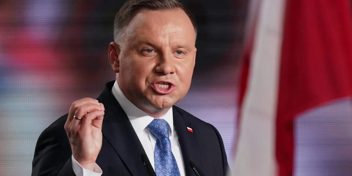 Экс-президент Польши: Зеленский пытался втянуть Варшаву в конфликт с Россией