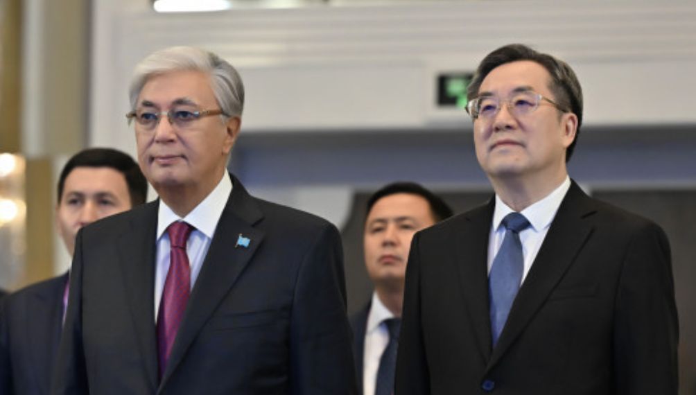 Токаев принял участие в церемонии открытия завода по производству компонентов для ветроэнергетики в Жамбылской области