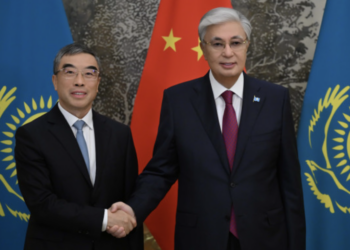 Глава государства провел встречу с председателем Совета директоров Huawei Technologies Co. LTD