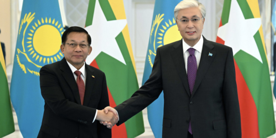 Токаев провел встречу с исполняющим обязанности президента Мьянмы