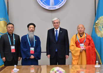 Казахстанский лидер встретился с делегацией из Китая, участвующей в работе VIII Съезда лидеров мировых и традиционных религий