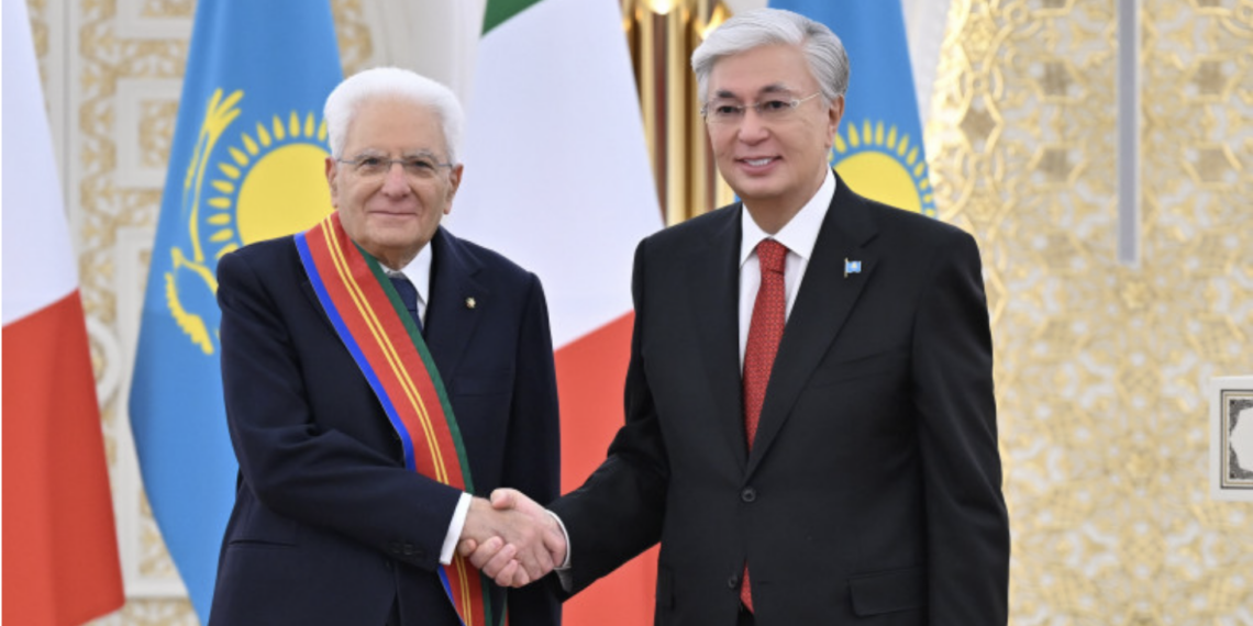 Президент Казахстана наградил Серджо Маттареллу орденом «Достық» I степени