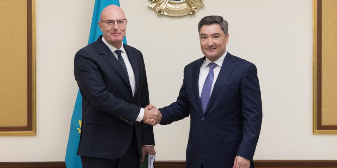 Олжас Бектенов провел встречу с зампредом Правительства России