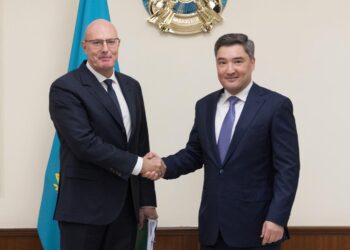 Олжас Бектенов провел встречу с зампредом Правительства России