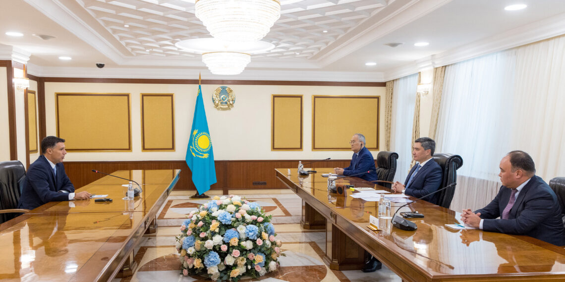 Олжас Бектенов встретился с исполнительным секретарем группы «Эгмонт»