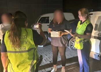 В Алматы полицейские пресекли канал доставки психотропных веществ