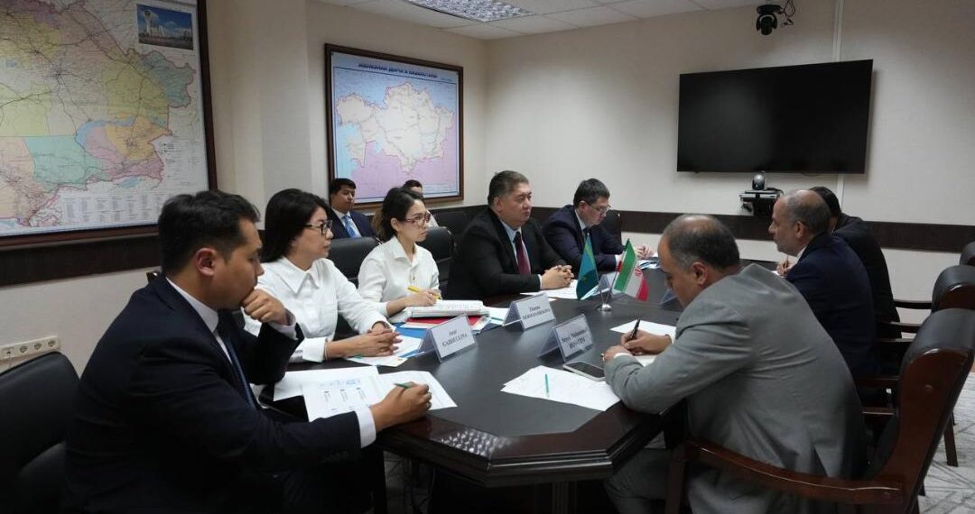 Вице-министр транспорта РК встретился с послом Ирана