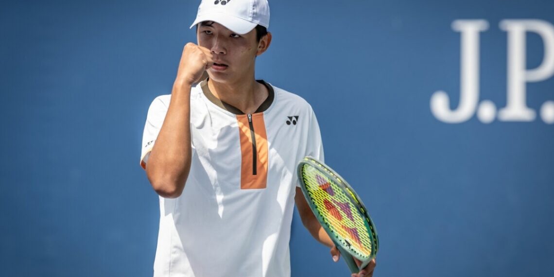 Теннисист Зангар Нурланулы вышел в третий круг юниорского US Open