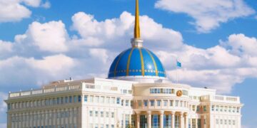 Касым-Жомарт Токаев поздравил казахстанцев с Днем Республики