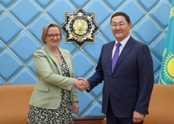 Генпрокурор Казахстана встретился с послом Великобритании и Северной Ирландии