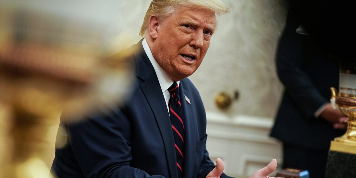 Дональд Трамп опроверг снятие ограничений для Украины на удары дальнобойными ракетами по территории России