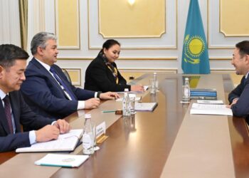 Министр иностранных дел РК принял генсекретаря СВМДА