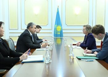 Глава МИД Казахстана провел встречу с послом Великобритании