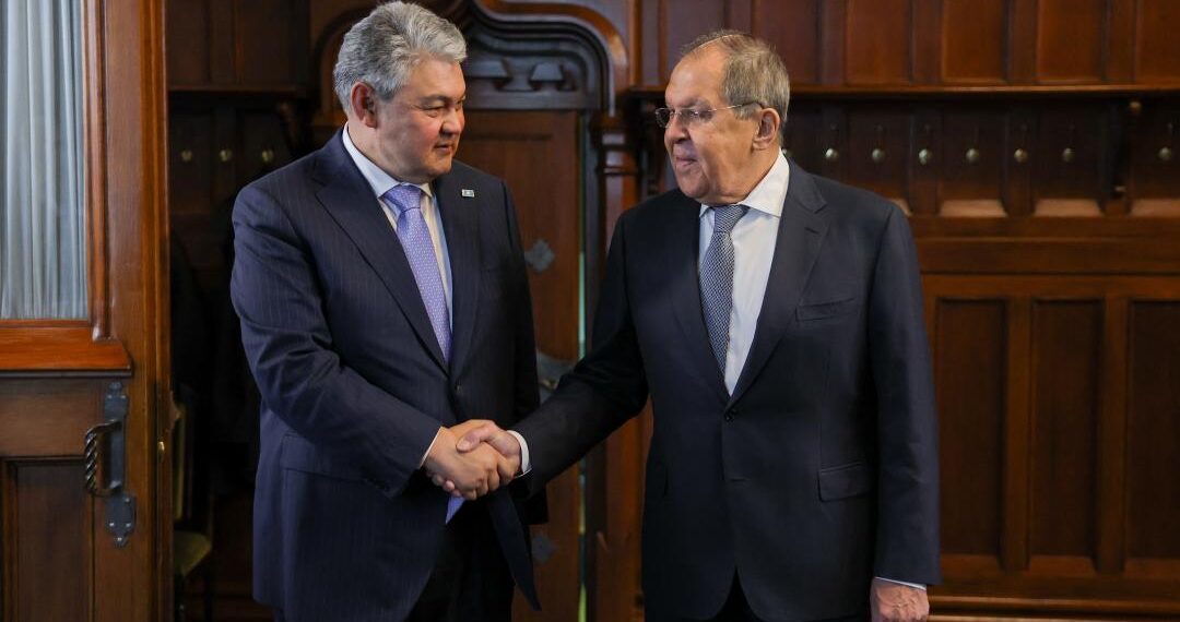 Главы МИД Казахстана и России провели переговоры в Москве