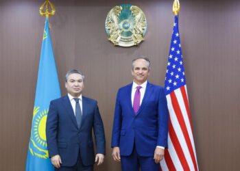 Министр промышленности и строительства РК встретился с руководством Dynamic Aviation