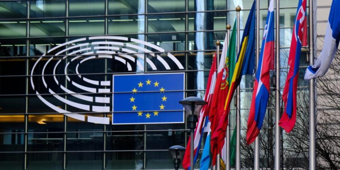 Euractiv: в Европе сокращается поддержка роста расходов на оборону