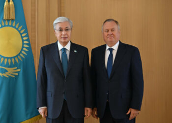 Президент Казахстана принял председателя правления банка ВТБ