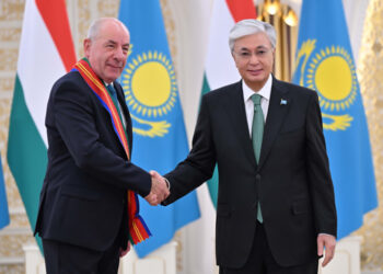 Токаев наградил президента Венгрии орденом «Достық» I степени