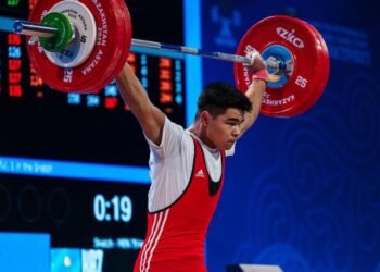 Штангист Нуржан Жумабай завоевал «золото» на юношеской Азиаде и установил рекорд