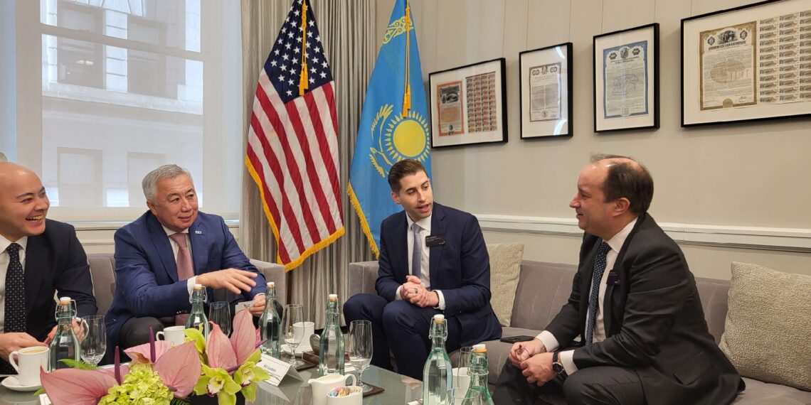 Министр национальной экономики Казахстана посетил Нью-Йоркскую фондовую биржу