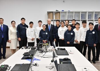 Глава государства ознакомился с деятельностью творческо-инновационной академии «Сыр жұлдыздары»