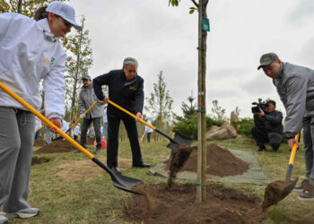 Касым-Жомарт Токаев принял участие в экологической акции «Таза Қазақстан»