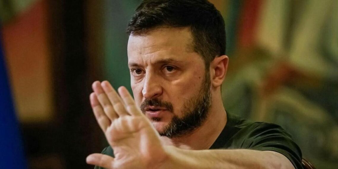 Война как предлог: Зеленский строит вертикаль власти по-киевски